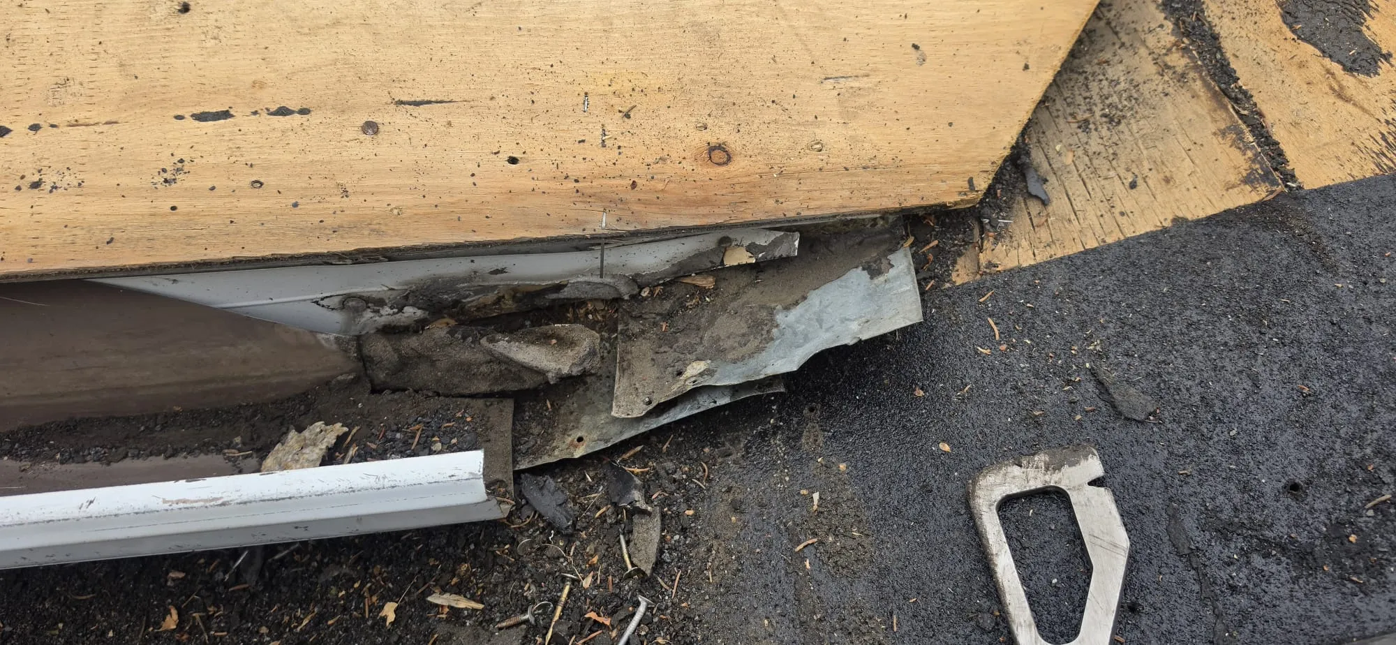 Damaged drip edge fascia flashing repair